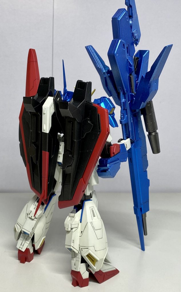 地味に良かったのは足のバーニャ受け部分が通常だとのっぺらなのですが、そこもユニコーンの足裏パーツに入れ替えてメカ感が出たと思います。足のスジボリもマァマァよかったんではないかと個人的に思っています。