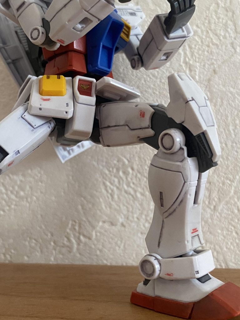 前垂れを左右分割しました。(ニッパーにて)
ポーズも決まります。