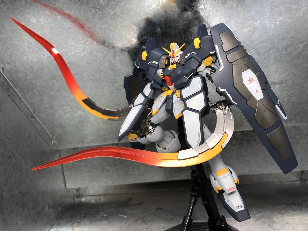 かなり動かし辛いですが、カッコいいのでヨシ!