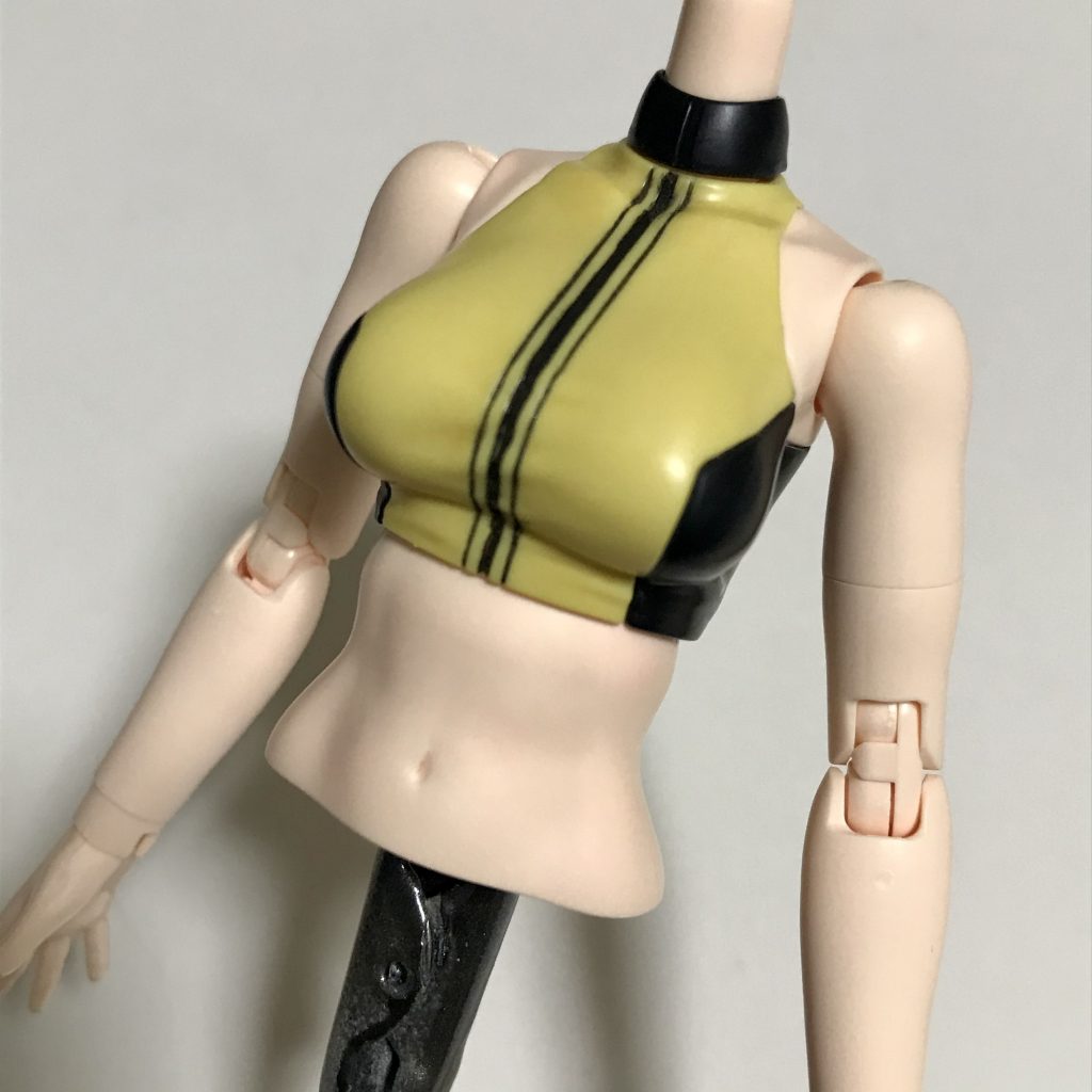 筋肉質で細いですねぇ。私もこんな腹だった頃に戻りたい！（笑）