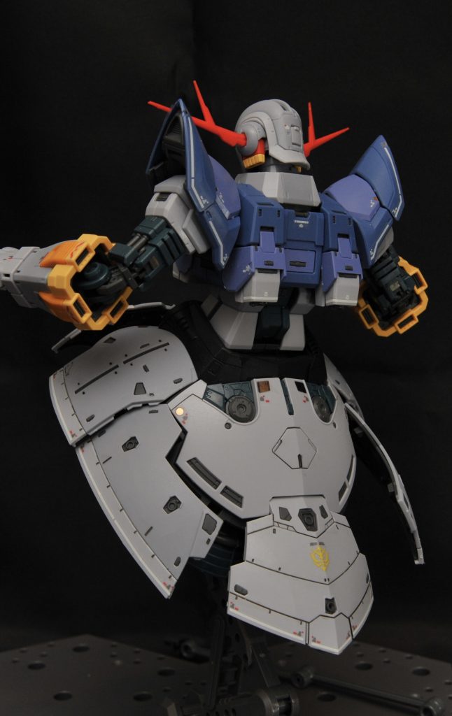 圧巻のバックショット。と言っても箱絵のパクリです(笑)