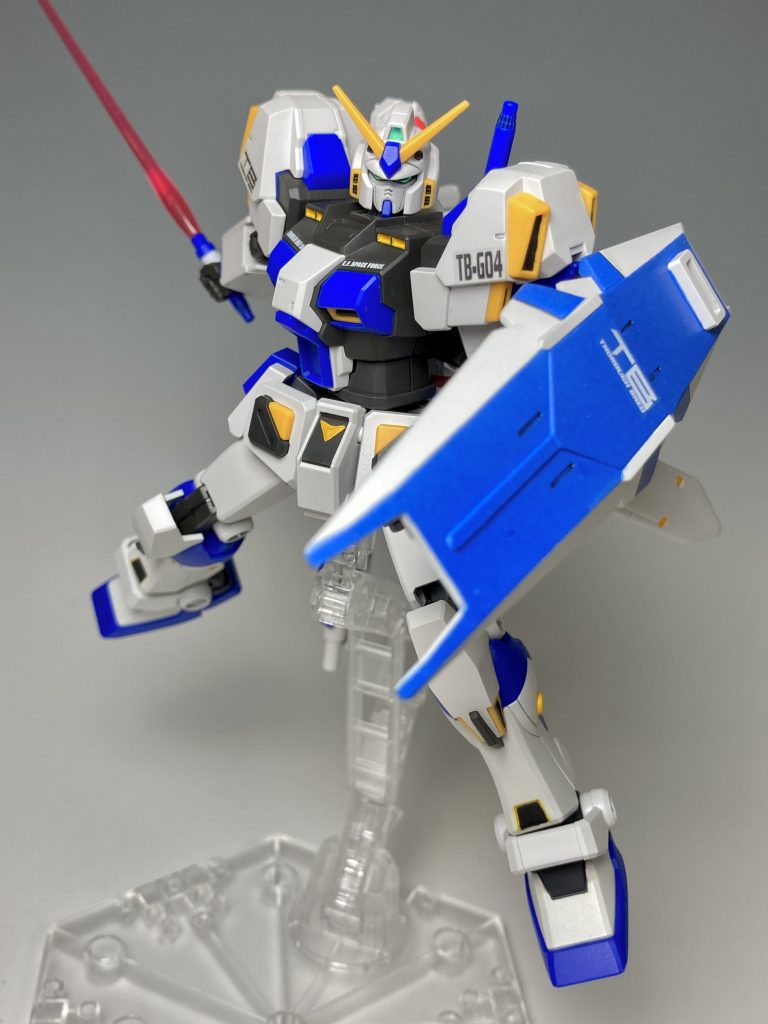 サーベルで！柄が青いのは珍しいですね。