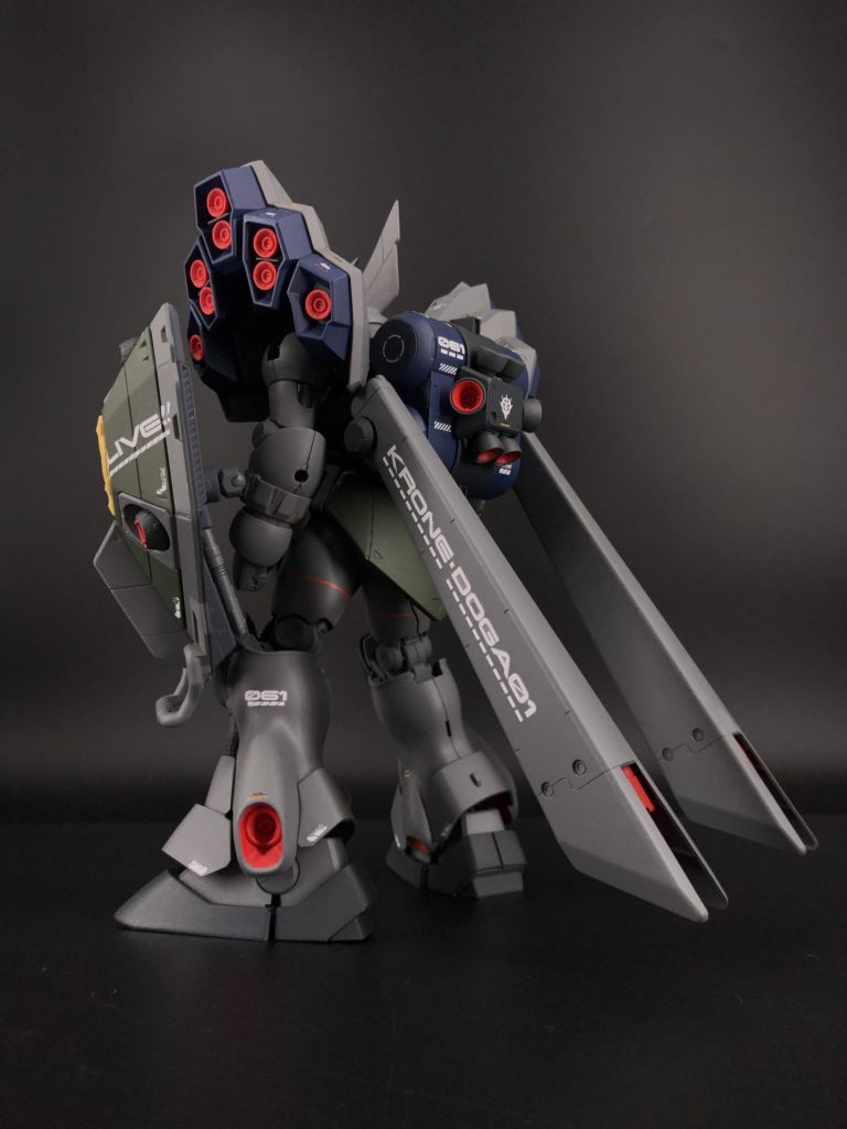 背中のプロペラントタンクはドラッツェの物を使ってます。