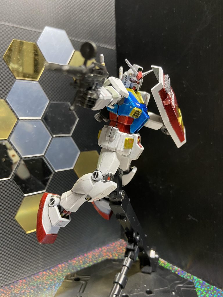 FGの限界可動です。太ももがマジで前にいかない。笑腰の合わせ目は塗装を早くしたくてやめてしまいました