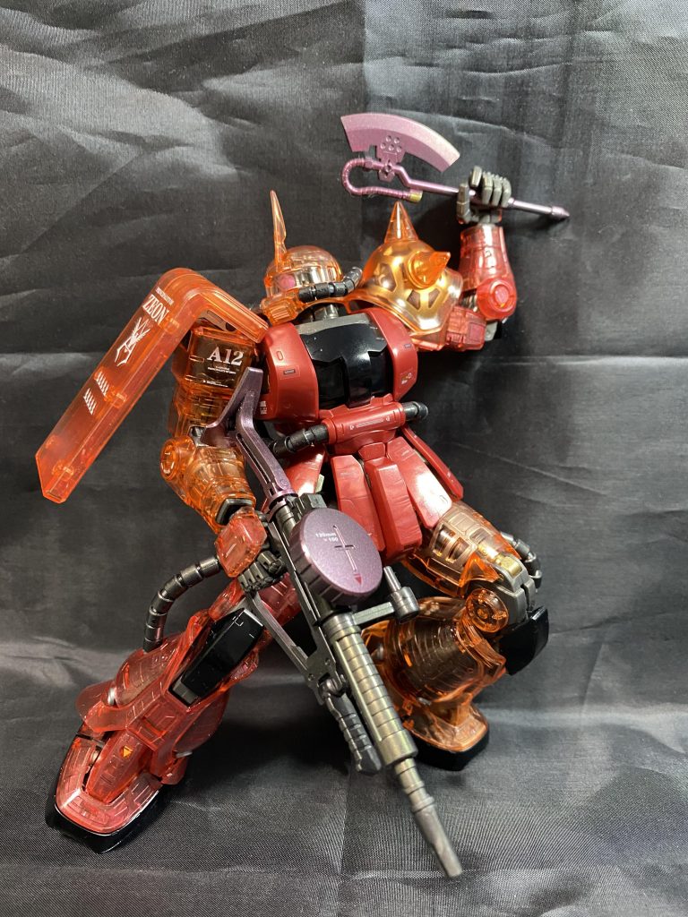 パケ絵ポーズ！こうして見るとザクマシンガンって大きいな。