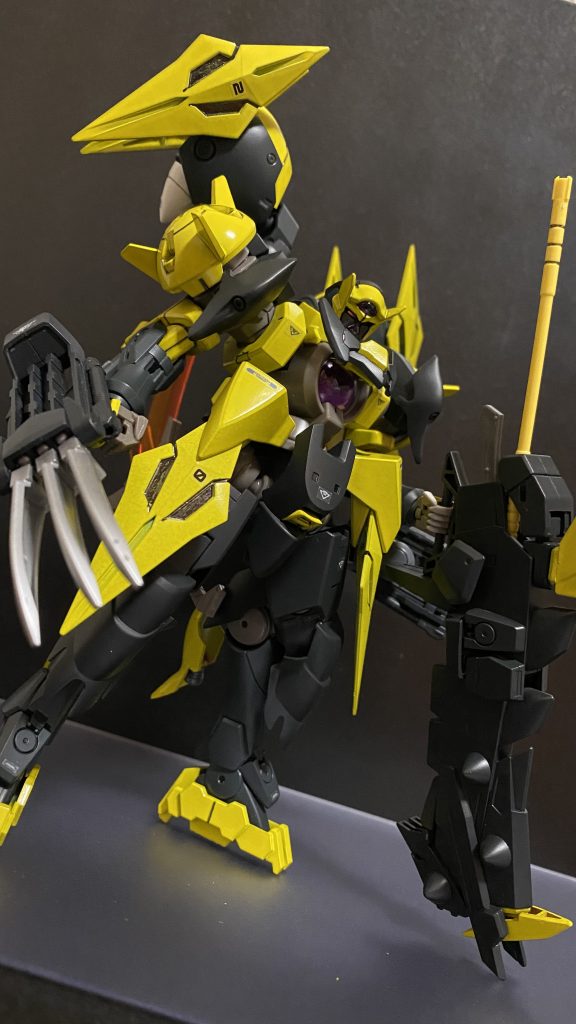 暴れ回るストームジンクスの隙を突き、迫る敵機を稲妻のように撃破することから、雷神-X(ライジンクス)と呼ばれるようになる。