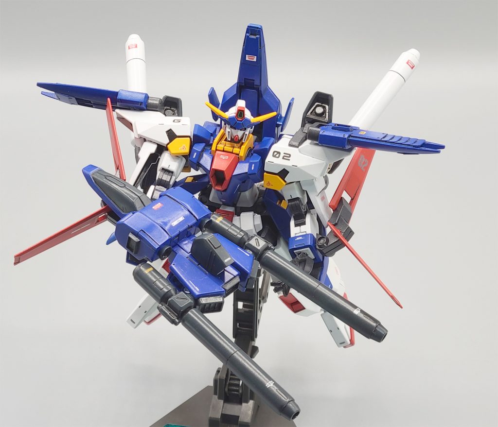 【ささやいてくれよそばにいるよって…】ガンダムZZ後期OPの月面を疾走しているシーン。尚、ZZガンダム合体時の決めポーズは、パーツが干渉して腕が横方向に上がらない為、再現できません…
