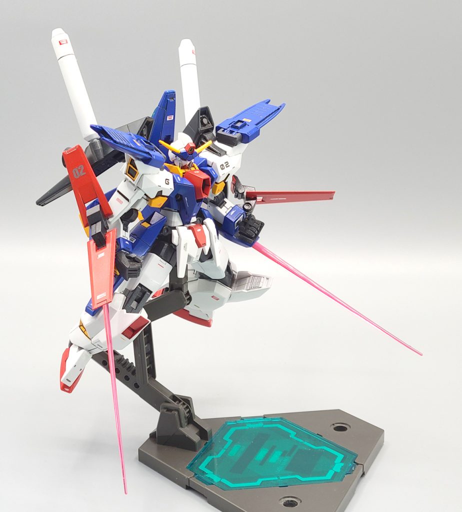 【サーベル展開】背中のキャノン砲も、一応外して1/100系キットのサーベルのクリアパーツを装着できるようにしてますが、持ち手が用意できてなかったりしてるので、今回は見送ってます…