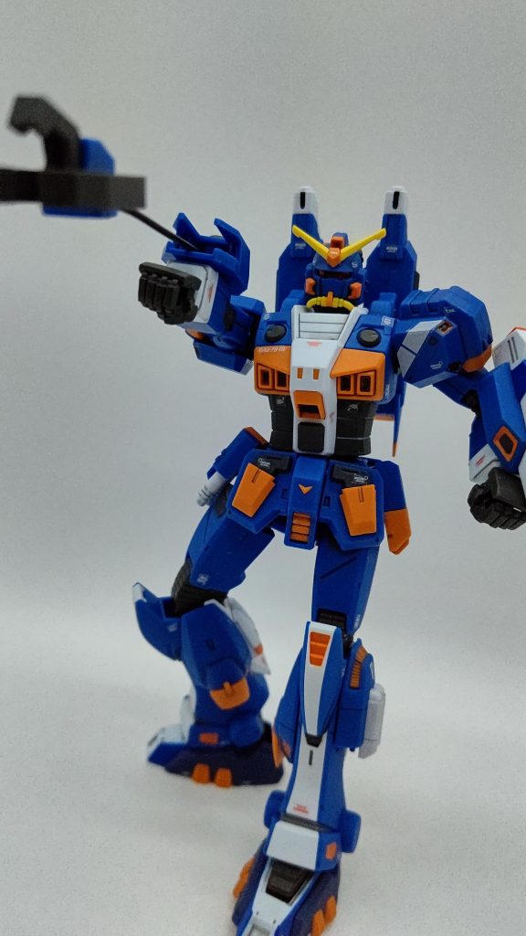 ビームサーベルのオレンジを塗り忘れています。