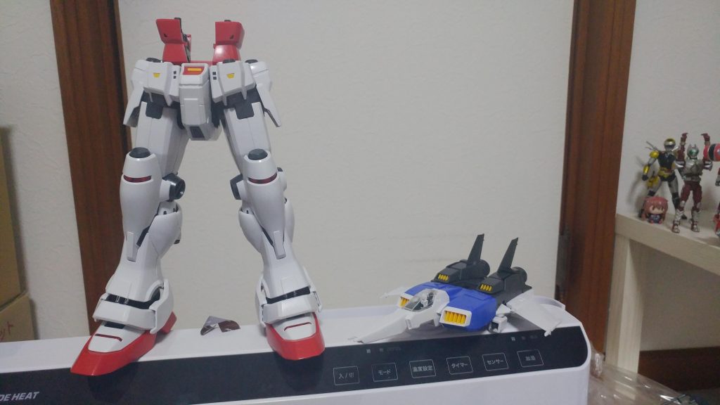 下半身及びコアファイター
この時点でデカイ!!(゜ロ゜ノ)ノ