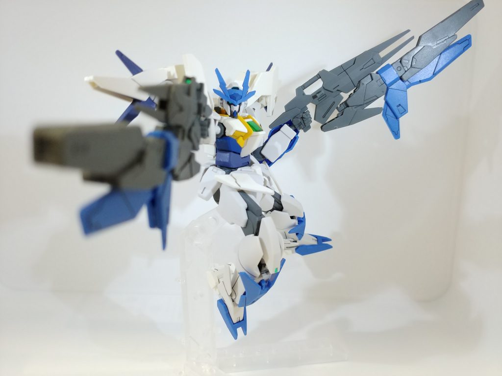 アームドウィングバインダーをライフルに連結しました。説明書を見る限り説明はありませんが、きっと高パワーのビームが撃てるのだと思います。手持ちが大きくなるのはそれだけで味が出ますよね。