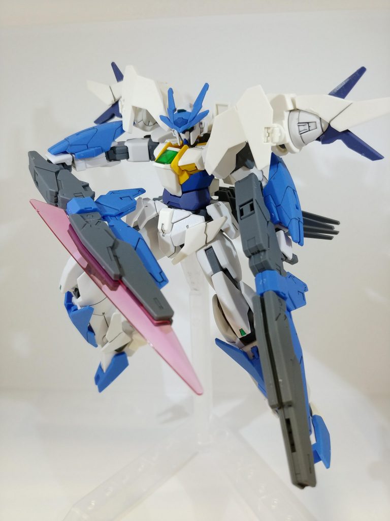 アームドウィングバインダーの手持ちモード2種です。それぞれメビウスアロンダイトとメビウスビームキャノンというそうです。ビームライフルに比べると大型の武器になりますが、メビウスのサイズ感にぴったりのいい塩梅をしています。