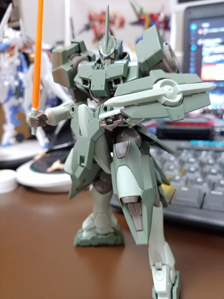 余剰パーツでいろいろ出来ることに気付き始めました。このあたりで、フォース仕様のジンクスを作ることを思いつきました。