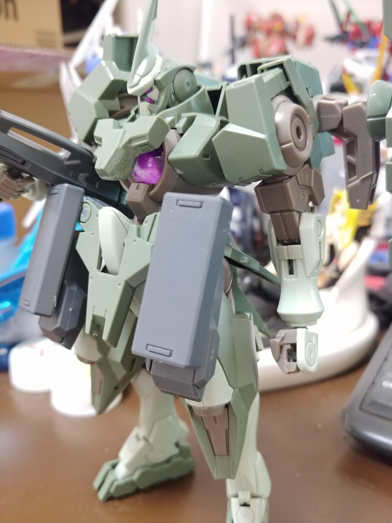 迷走している間にはこんな装備もありました。追加装甲として膝を守りつつ…