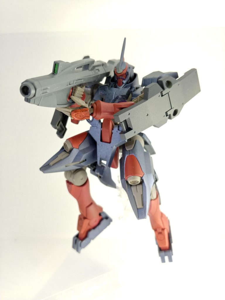 装備はNGNバズーカと両肩のシールドです。NGNバズーカはアストレアtypeFから持ってきました。ジンクスⅣが同じものを装備しているらしいので、実質ジンクス純正装備ということで…