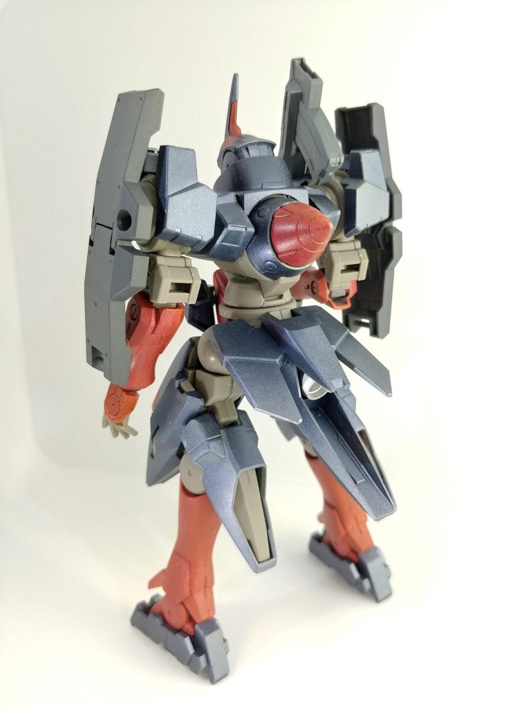 バックショットです。腰バーニアは膝のものと差別化してシルバーに塗装しました。