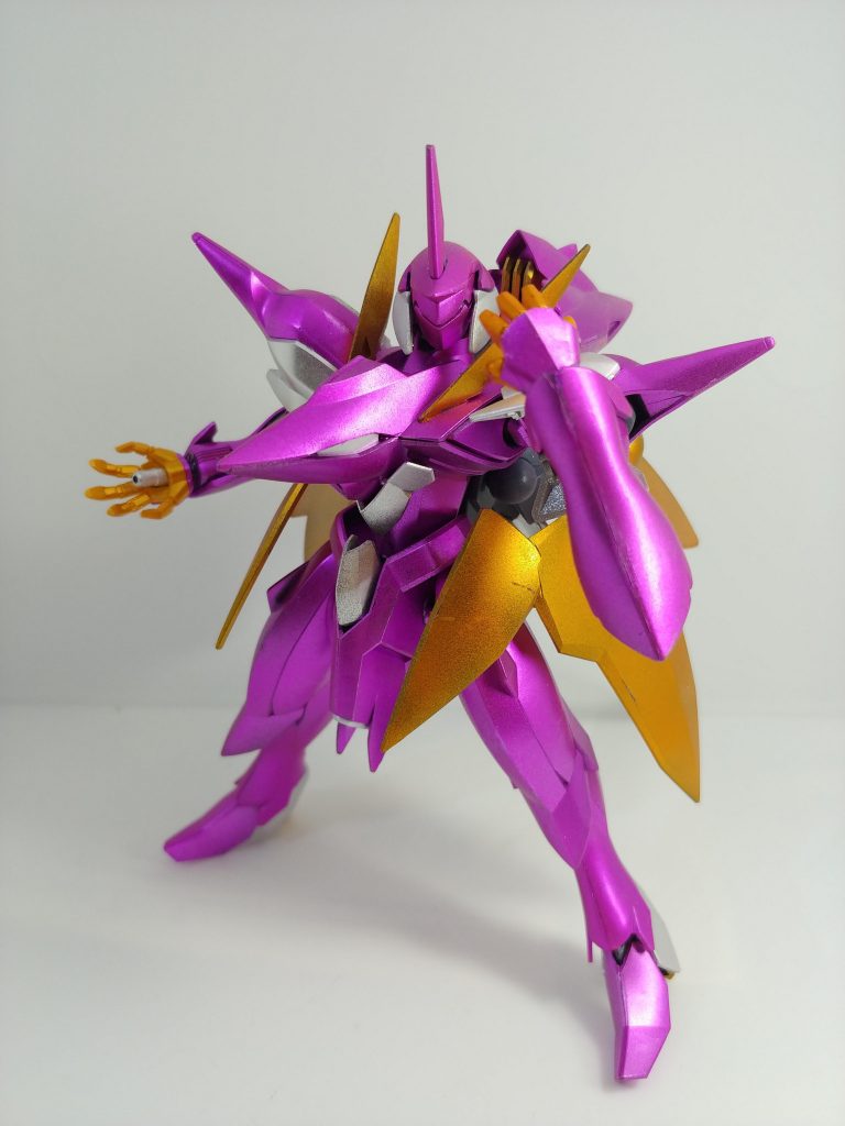 サムネの加工なし版です。フレームは成形色のままに、色合いをピンクとシルバー、差し色にオレンジにしてみました。