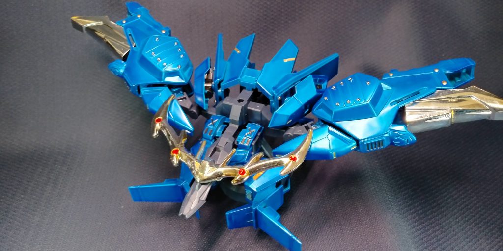 アーマーはユーラヴェンの時の土台をそのまま利用してます。