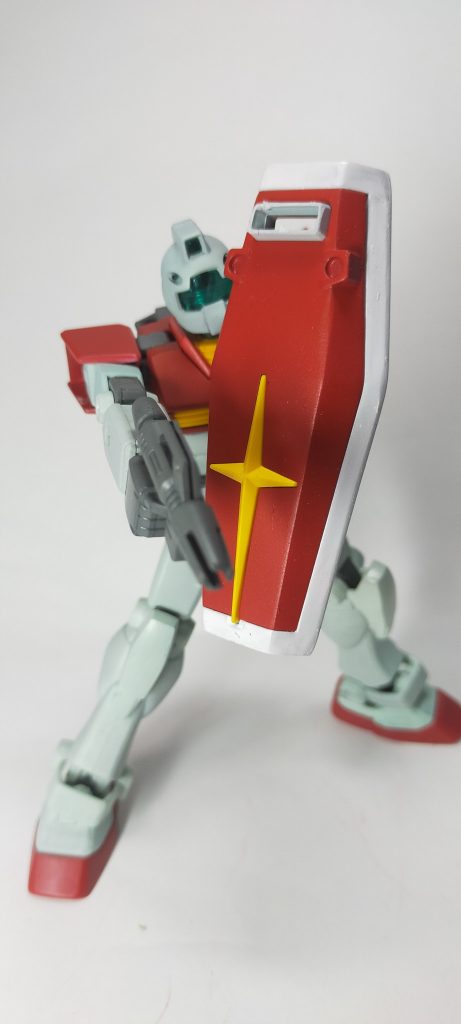 下半身の可動は元のEGガンダムより死んでますが、HGジムより動くかと思います