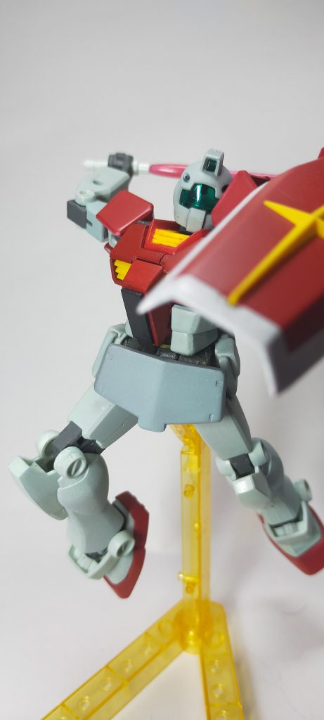 サーベルで斬りかかる