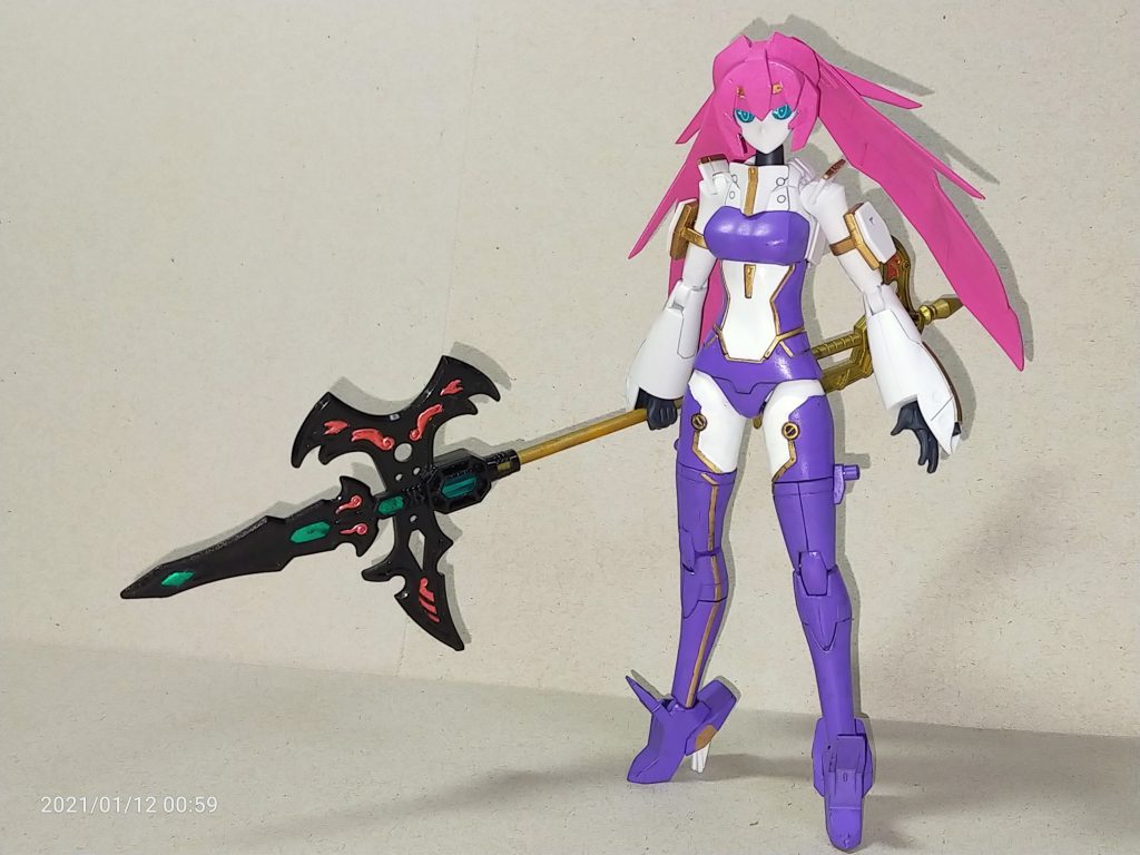 女の子にはデカい武器を持たせたくなる。鎌とか槍とか。これはちょっとデザインが浮いているけど。 