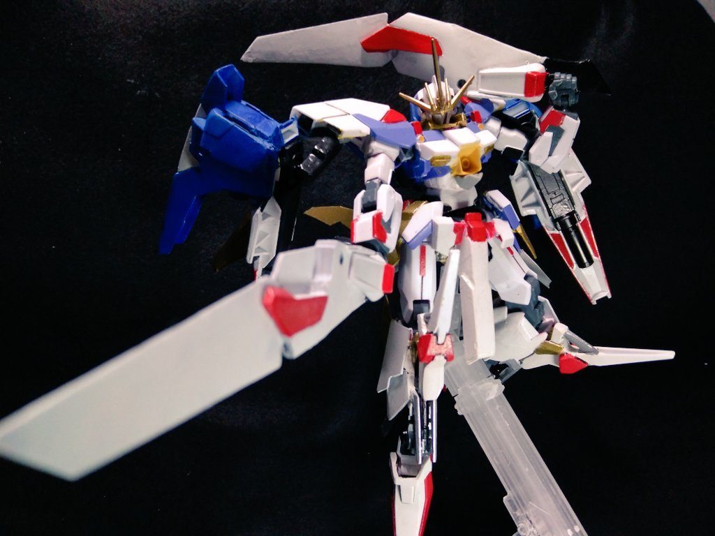 さっそく一つ目の武器、バインダーを使った双剣です。元の形状のせいか、ちょっと珍しい形の剣になりました。