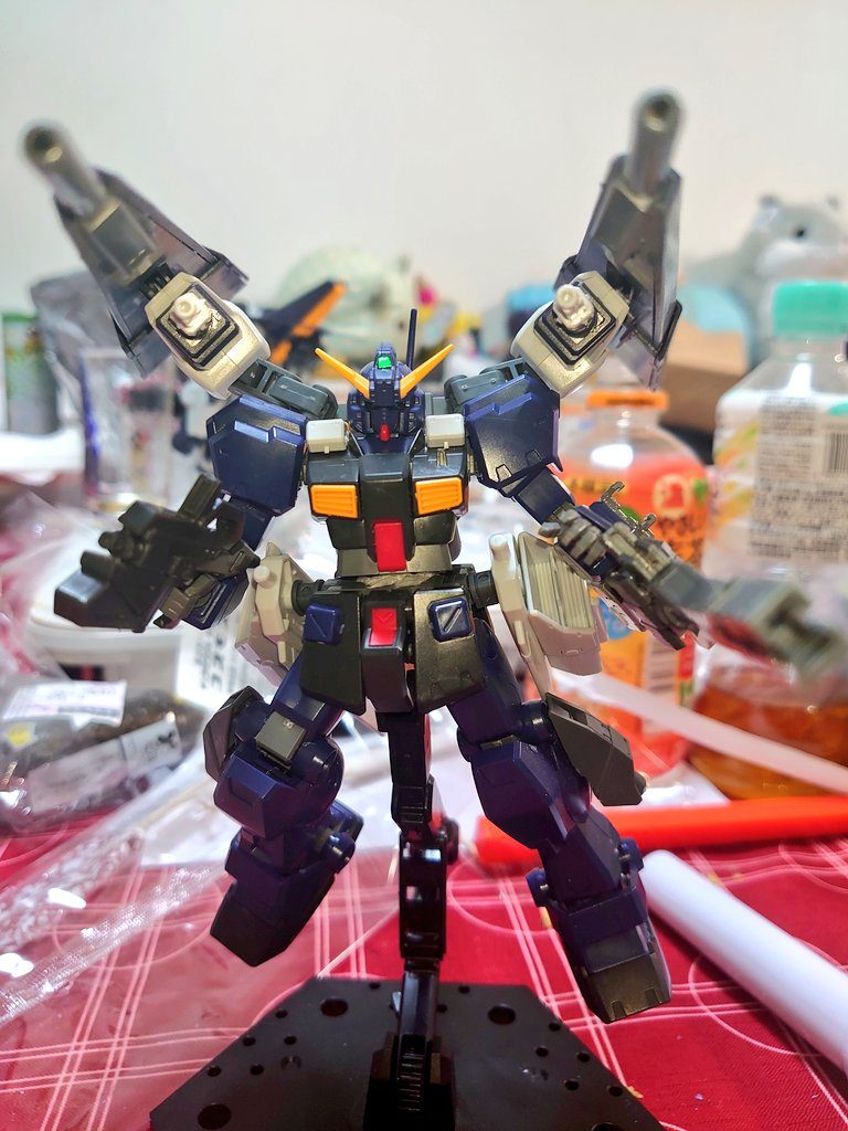 背部に装着されたフライルーの大型ビームガンを前に向けビーム・マシンガン、左腕部に装着されたビーム・キャノンによりフルバースト攻撃を可能とする