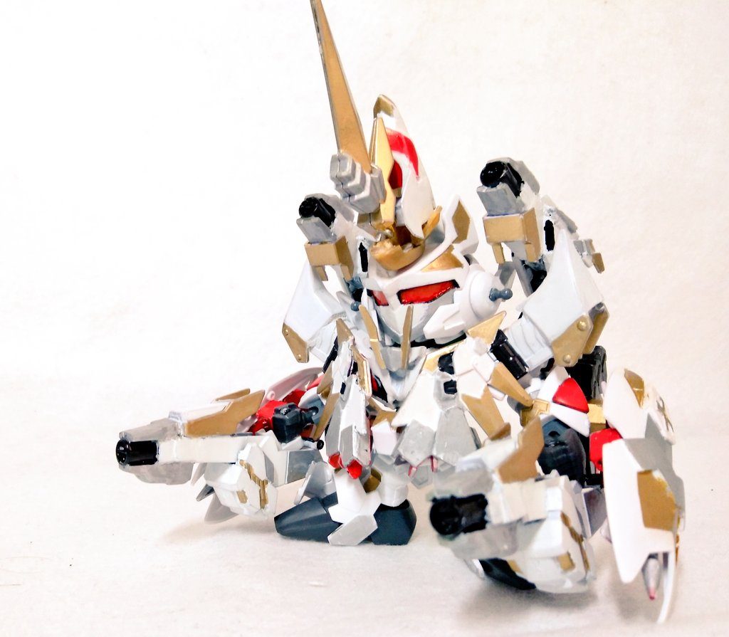 （ビーストモードを出した後ですが）　武装をつけたマスクドモードです。砲撃・防御に長けた形態。角は元からついてた物じゃなく、ビースト時の角を閉じて装着。