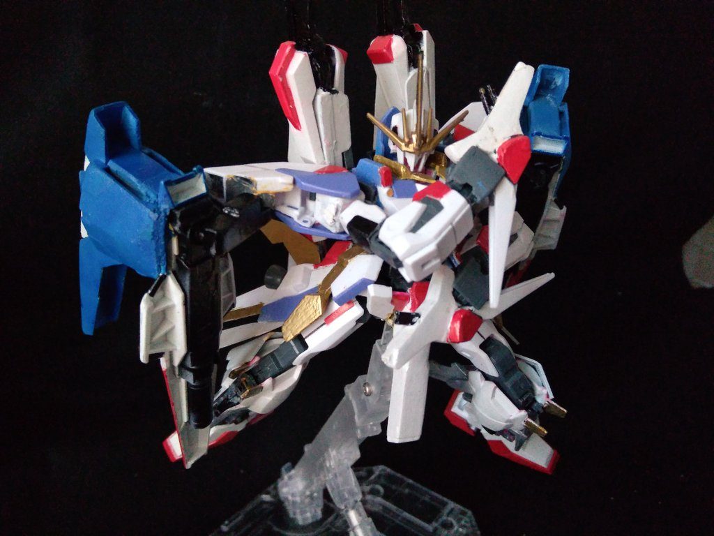 そして膝アーマーを改造したハンドガン。