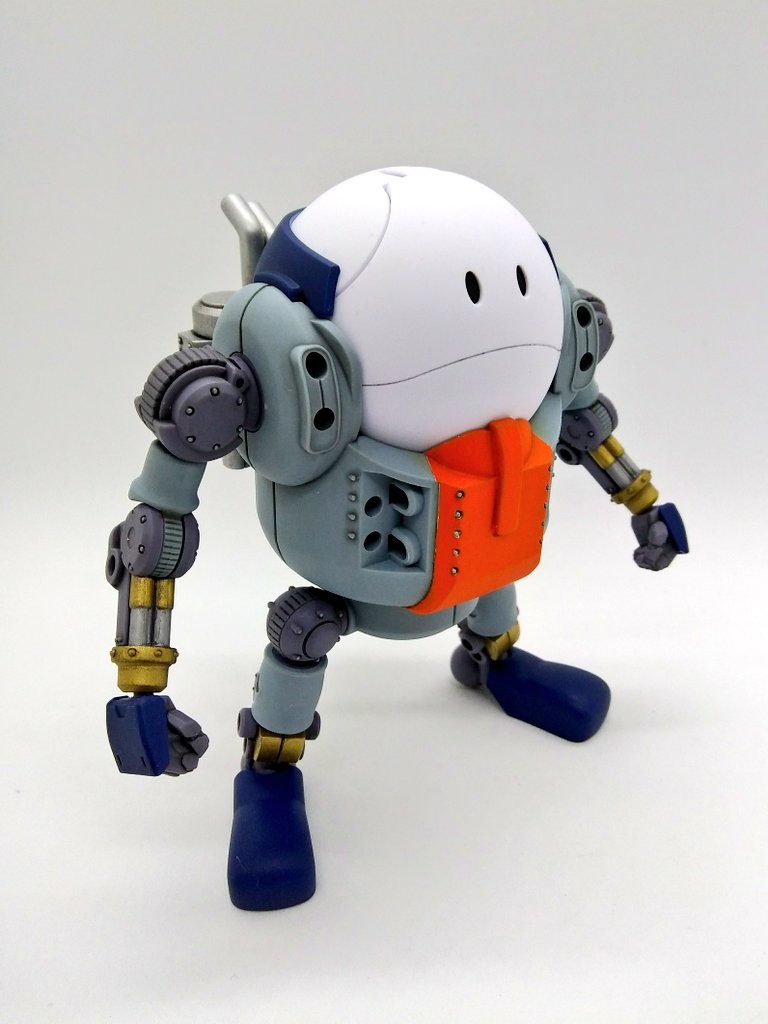 元々は腕の付け根は成型色だったのですが、ハゲオヤジみたいになってしまったのでやめました( ;∀;)