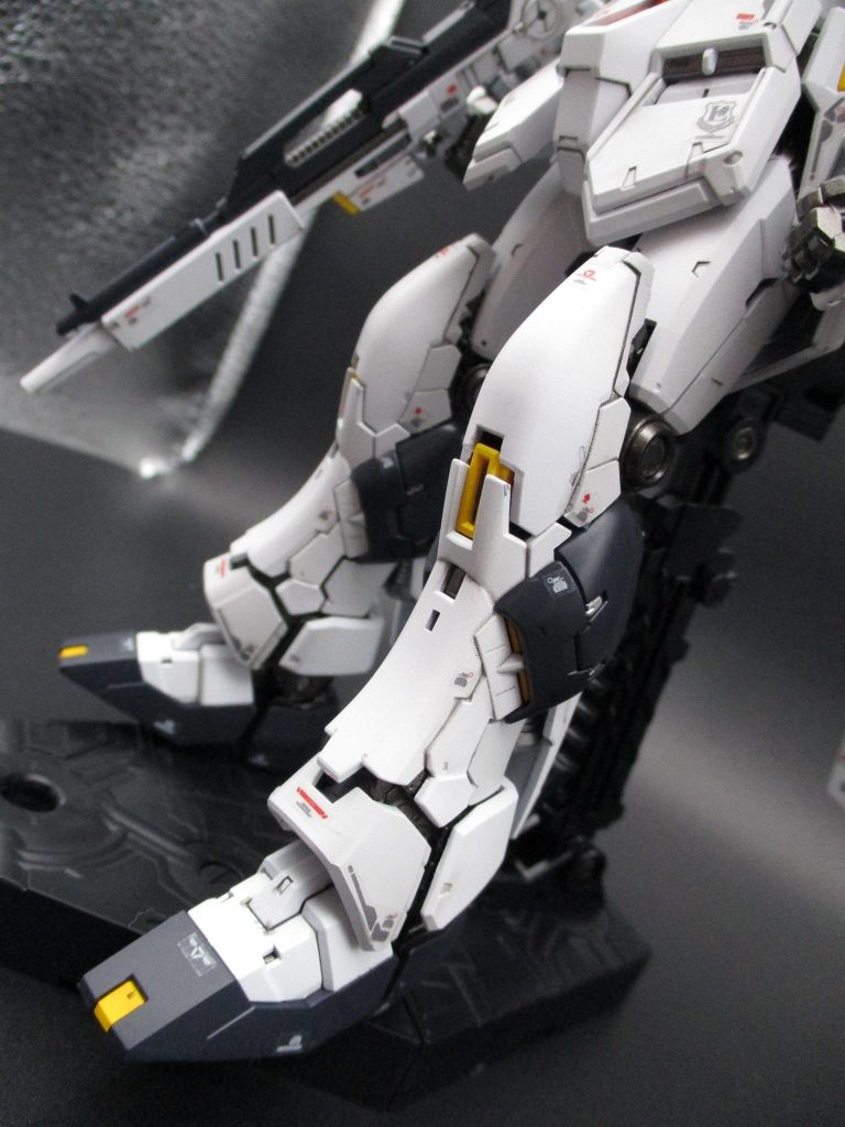 足元。二色に分けられたホワイトが見分けがつかないｗ