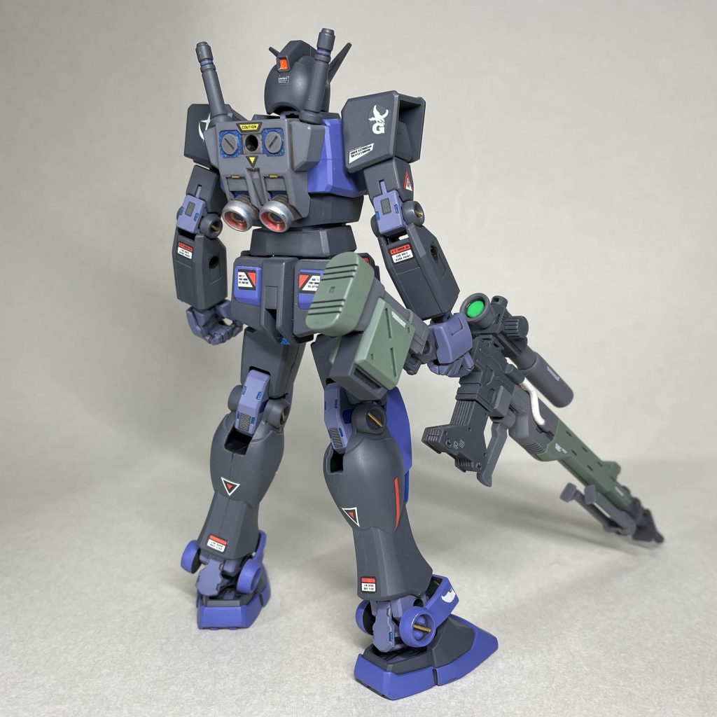 　数年前、ガンダムベースへ行った際に購入した「システムウェポンキット004」のロングレンジ・ビーム・ライフルを持たせました。ロングレンジ・ビーム・ライフルには、他のガンプラに持たせることを考慮して当たり障りのないデカールを貼り、機体やシリーズ固有のマーキングは貼りませんでした。