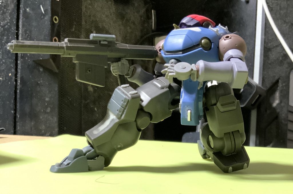 足首伸ばすと出来るラインが美しくなるようにしました。