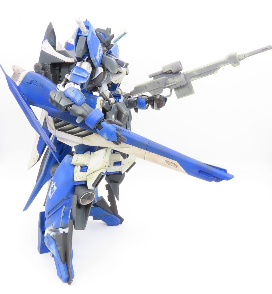 ヴェスバーっぽく構えることも出来ます。近接仕様なのでゴンブトサーベルにもなるという脳内妄想。