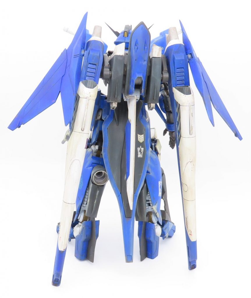 バックショット、テールにはセイバーの盾で盛ってみました。背面はセイバー色が強い感じです。