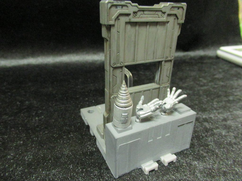 スタンドの後ろには交換用パーツを取り付けできます。（こういうのを一度やって見たかった♪）