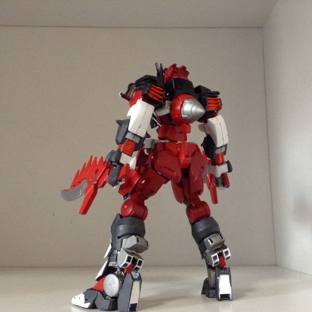 背中にはお馴染みのコーン。滅亡迅雷ガンプラの中では唯一の太陽炉搭載機。脳内設定ではトランザムRAI-DENが使える‥という妄想。