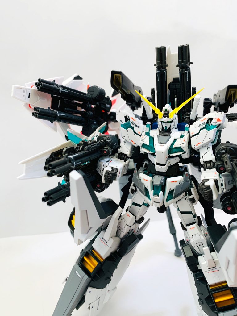 こちらも砲門を前面に展開した姿。