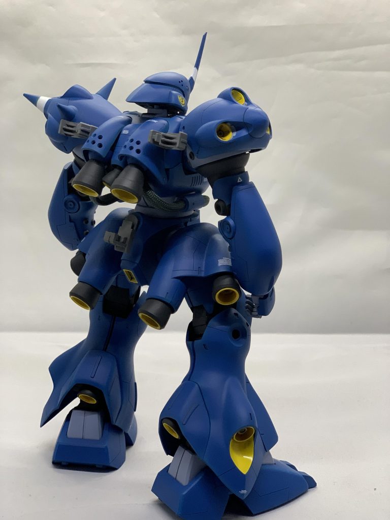 後ろ姿もマッシブでいい感じです。