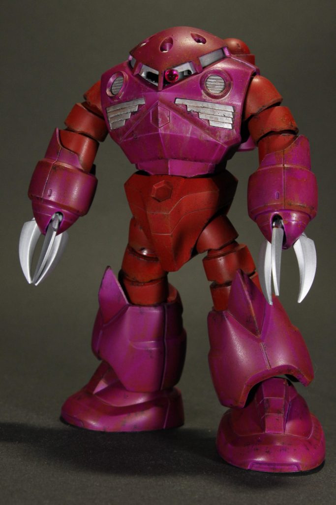 正面立ち姿。赤さび色とフラットブラックでのチッピング、赤さび色を使ったフィルタリングをすることで水中運用による経年劣化を表現できるよう頑張ってみました。