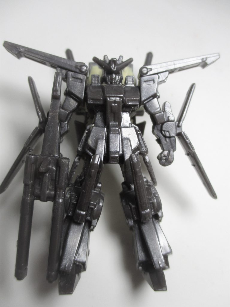 脚の改修前。脚がなんだか内股に見えるので、ハの字型に変更しました。