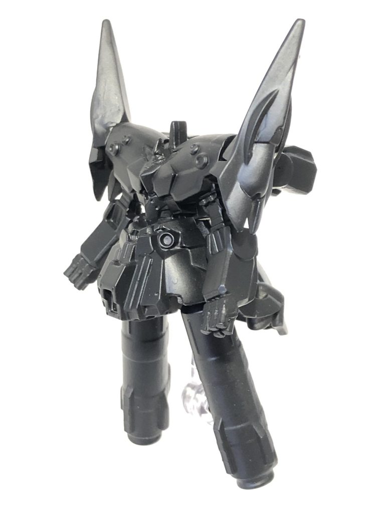 サーフェイサーの黒を吹いたところ。なにやら高級感があります。