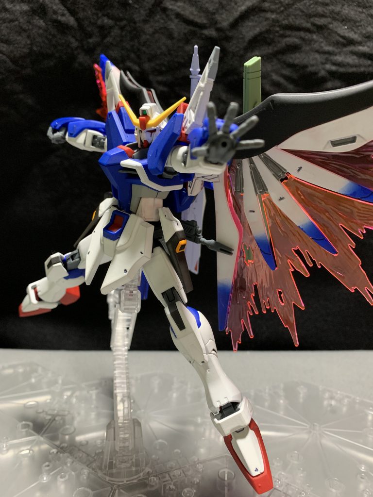 ビルドダイバーズリライズバトローグにてカザミのデスティニーガンダムがこんなポーズをしてましたね。