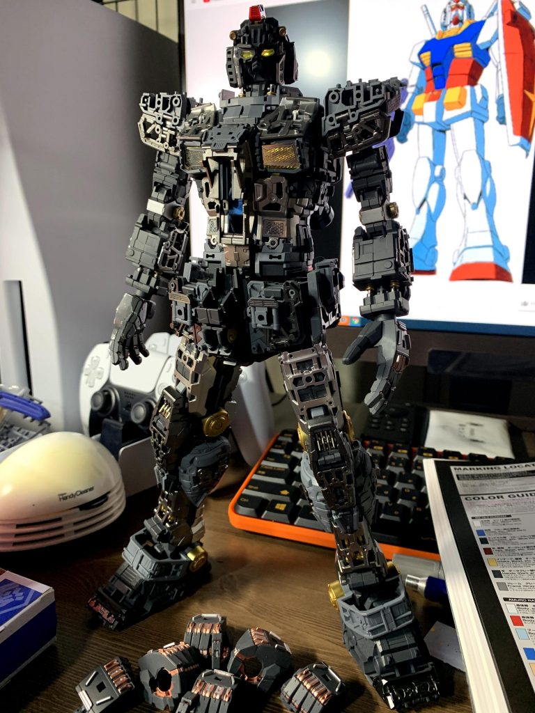   カラーレシピ（フレーム部）フレーム（ダークグレー）→メカサフ（ヘヴィ）フレーム（ライトグレー）→メカサフ（ライト）メッキパーツはすべてメッキを落として、カッパー（C)、スターブライトジェラルミン（G)、プレミアムミラークローム（G)、スターブライトゴールドでそれぞれ塗り分けました。 