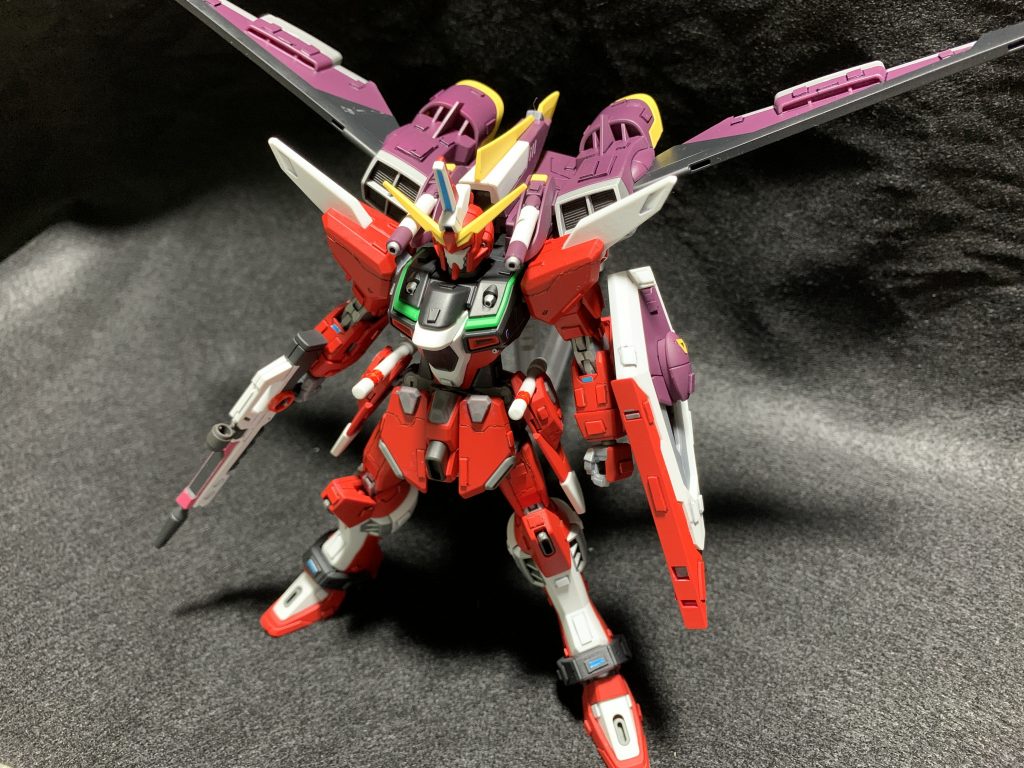 バックパックを展開してのカトキ立ちが似合いますね。