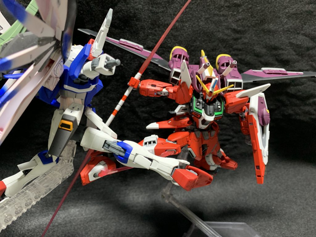 おまけ1蹴り合い宇宙(そら)蹴りに負けて吹き飛ばされる主役機