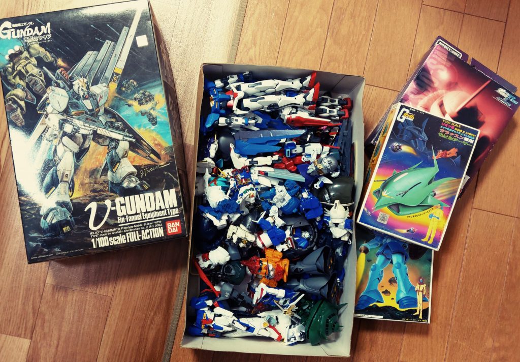 ヤフオク!で落としたジャンク品の中に含まれてたんですよねーコレ。V字アンテナだけ欠品してたけど。これで2000円は安い❗