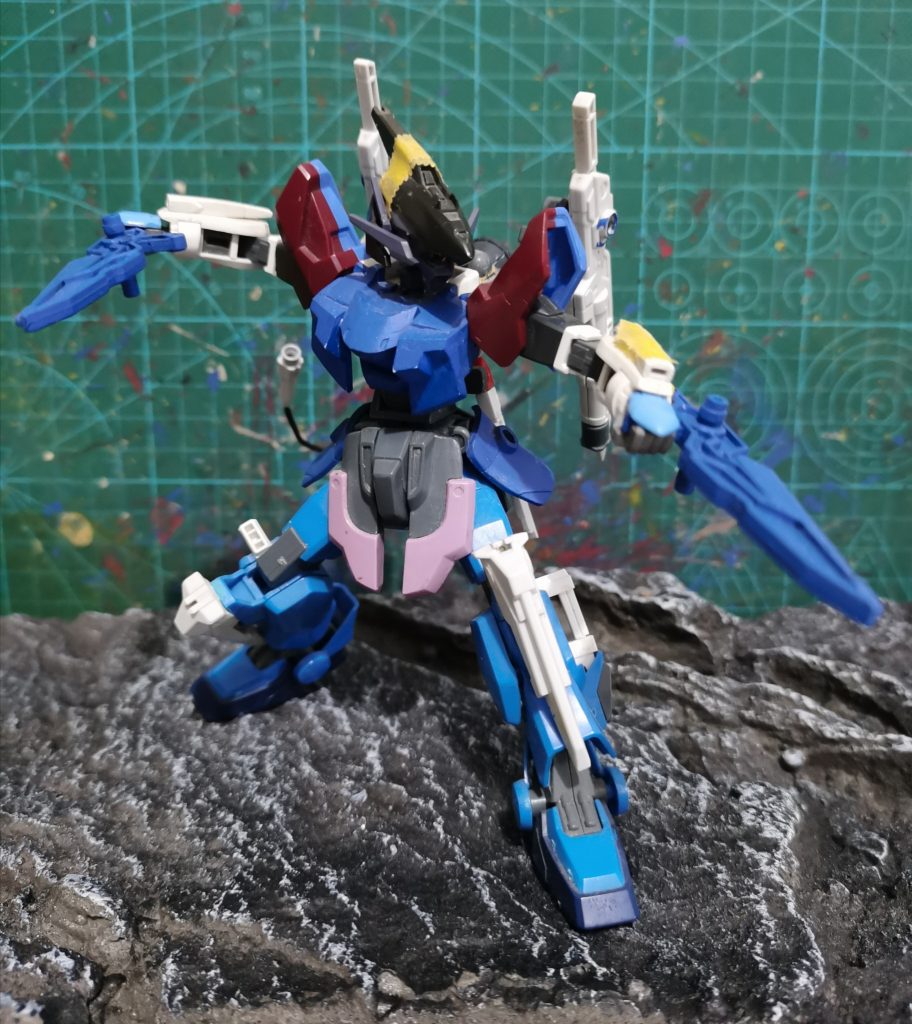 あれは7年前のことだった、ＧＢＦシリーズと出会うこと＝＝最初は暇つぶしのため新しいガンダム作品を鑑賞するつもりが、まさか完全に見せられたと思わなかった＝‐ほんとうはSEEDシリーズが放送した時、既にアーマードコアようないろいろなパーツを使って自分の専用機を作るつもりが、結局自分は何が欲しいでもわからないので諦めた＝＝そしてあの日、私の考えを受けできるＧＢＦシリーズの世界観によって、私はガンプラを再開した＝＝もちろん、ＧＢＦシリーズと出会う前私はFATEシリーズから受けた影響も大きい、”偽剣煉写”は所詮”あの人”の生き様の劣化真似に過ぎない＝＝何を作りたい、それは何が意味があるのか、どうやって体現するのか..........悩んで、考えで、7年間でずつと＝＝”好きだからこそ本気になれる”はこういうことかな＝＝ 