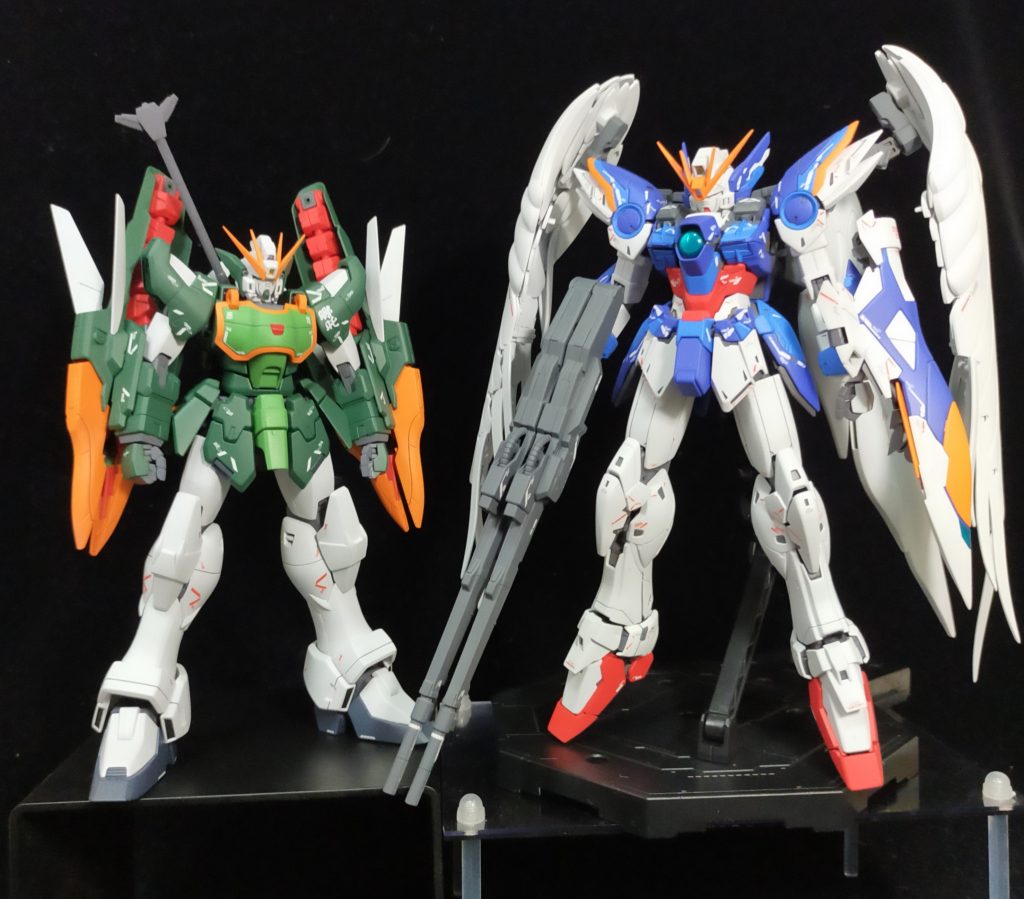 前回作ったウイングガンダムと並べて