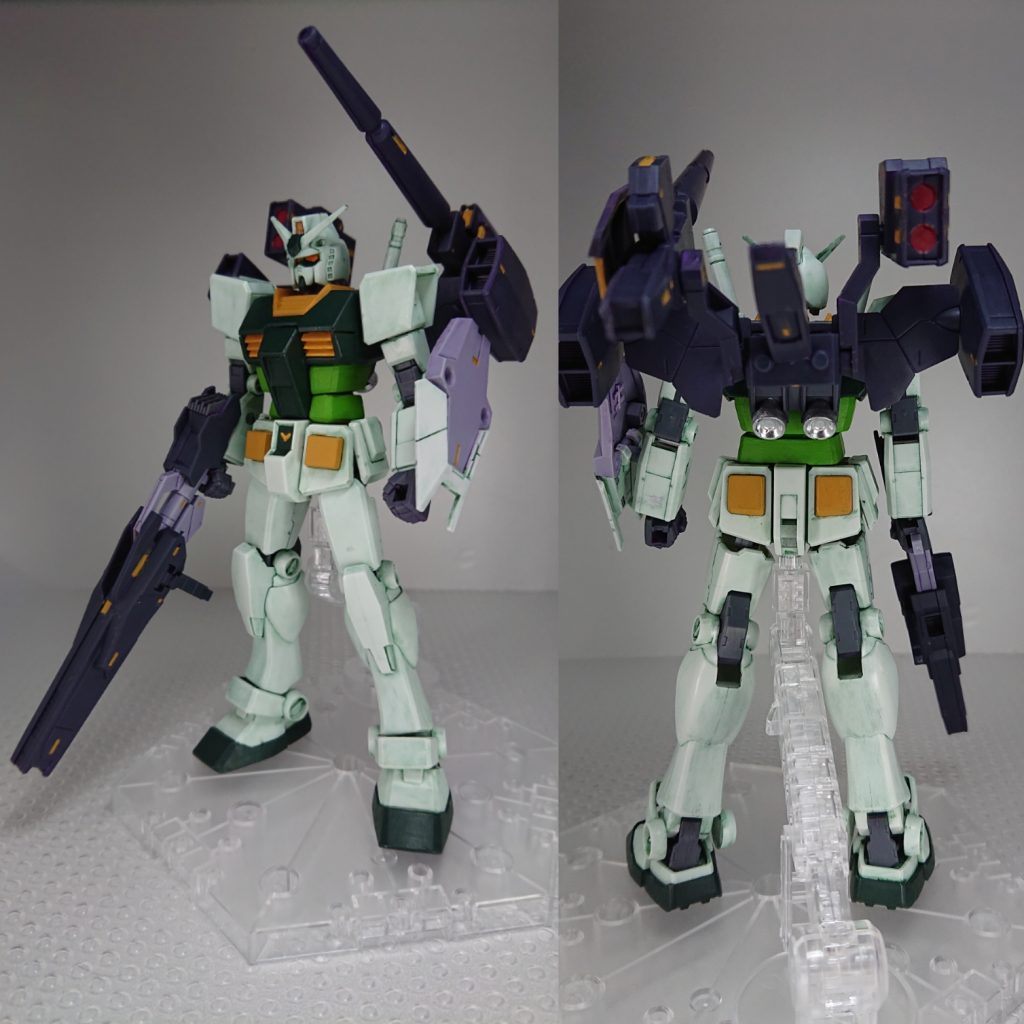 全装備正面斜め45°と背面からガンダムのバックパックの接続は3mmピンバイスで穴あけ→真鍮線(1.5mm)で行ってます。真鍮線のおかげでガッチリくっついてます。